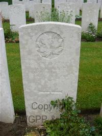 Etaples Military Cemetery - Meuse, Peter